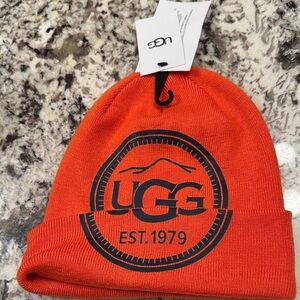 UGG Vibrant Orange Knit Beanie..Nwt .. o/s
Wool blend